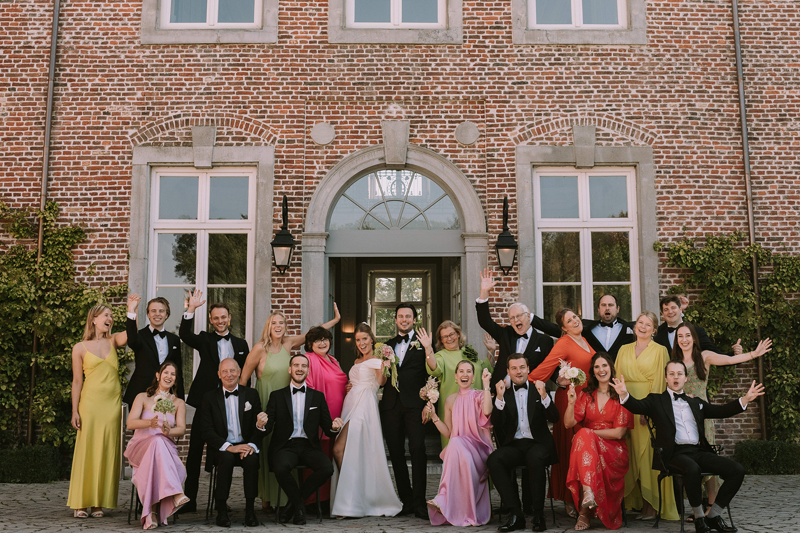 Editorial groepsfoto's op een huwelijk