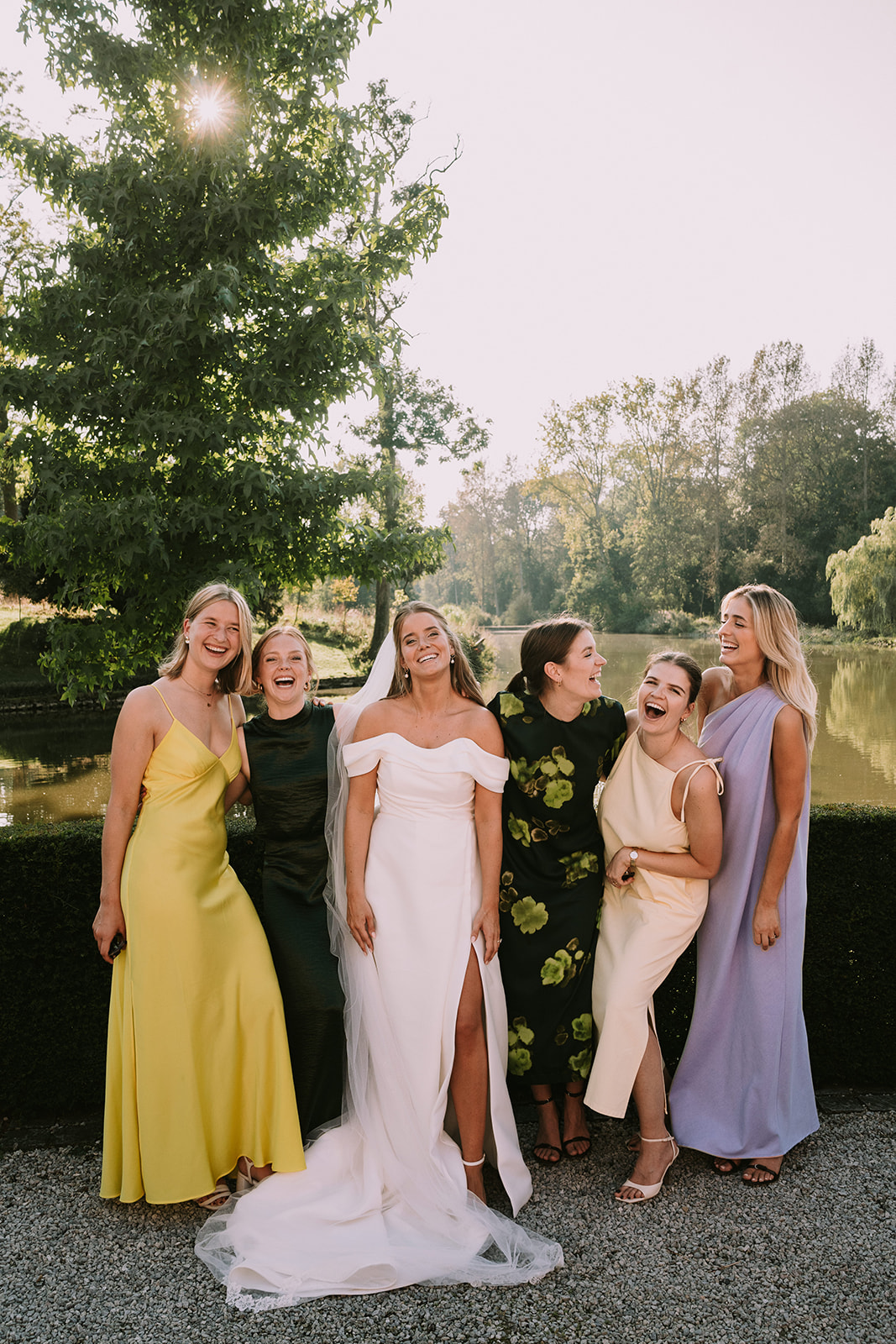 Hilarious group picture of a summer wedding in Chateau Bayard