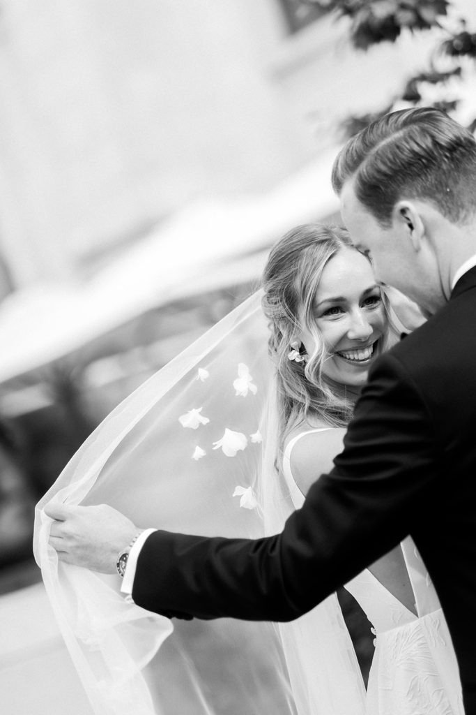 First look moment of bride and groom at an international wedding in Antwerp